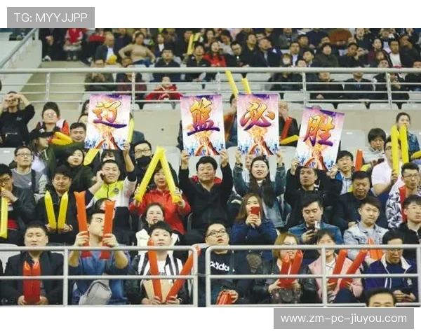 球迷创新应援，营造热烈比赛氛围，球队应援